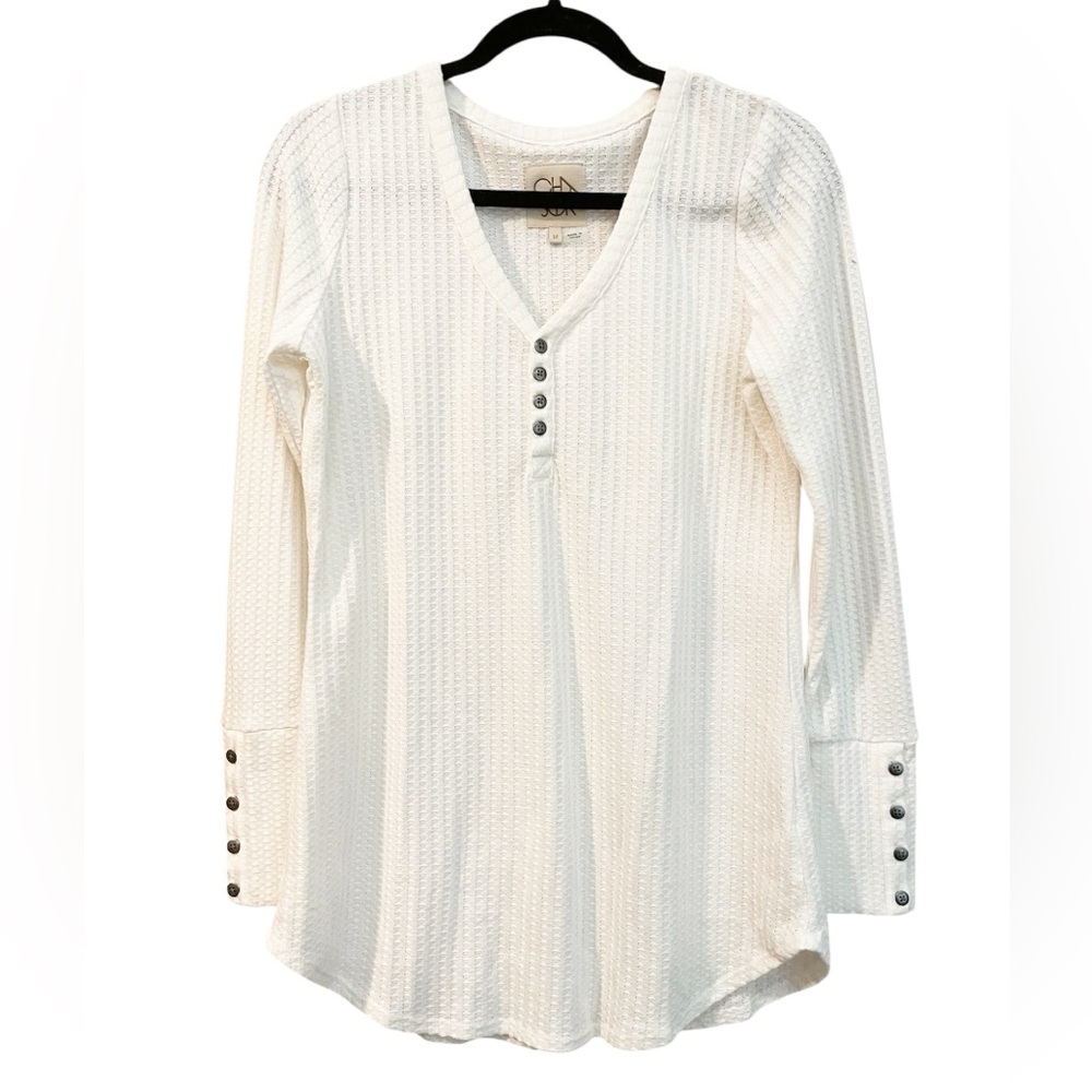 T95 Chaser Size M Waffle White Long Sleeve Top Button Detail Long Sleeve EUC